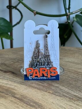 Disneyland Paris Eiffel Tower Trading Pin